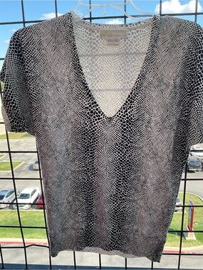 Michael Kors Black and Cream V-Neck Short Sleeve Knit Pull On P/S